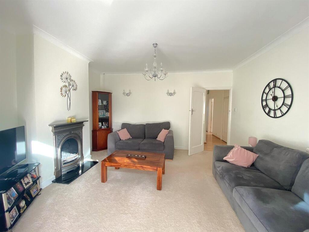 13 Grangecourt drive - Lounge3.jpg