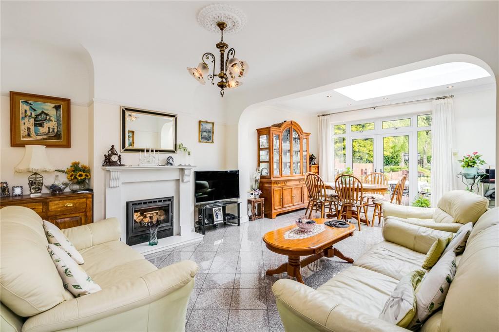 Lounge / Dining Room