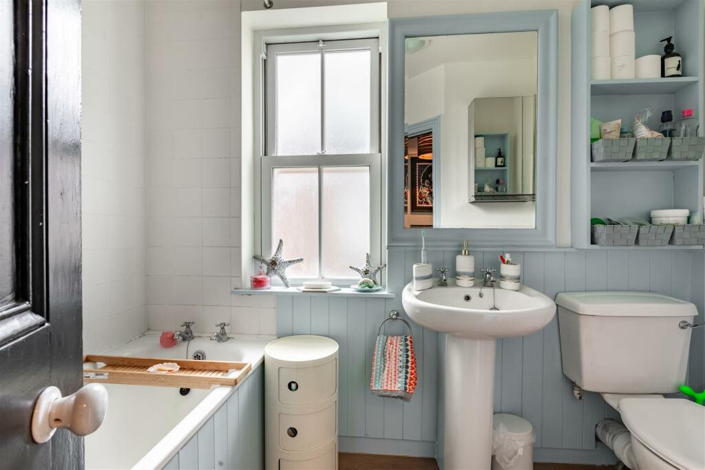 Bathroom.jpg