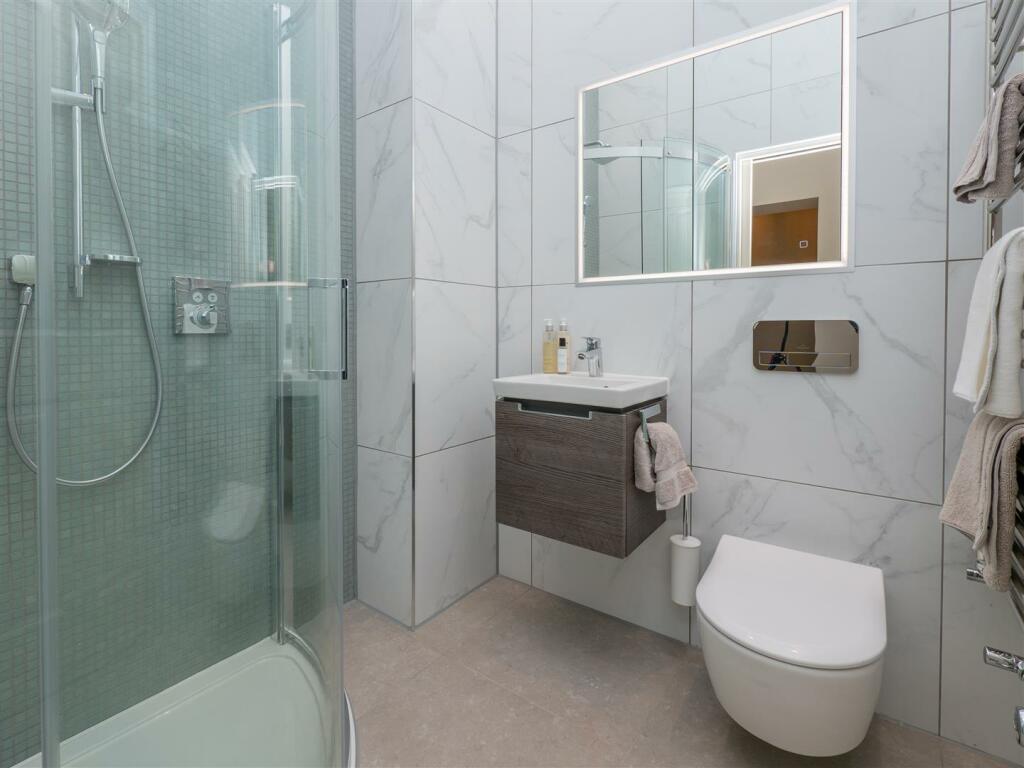SHOWER ROOM 2.jpg