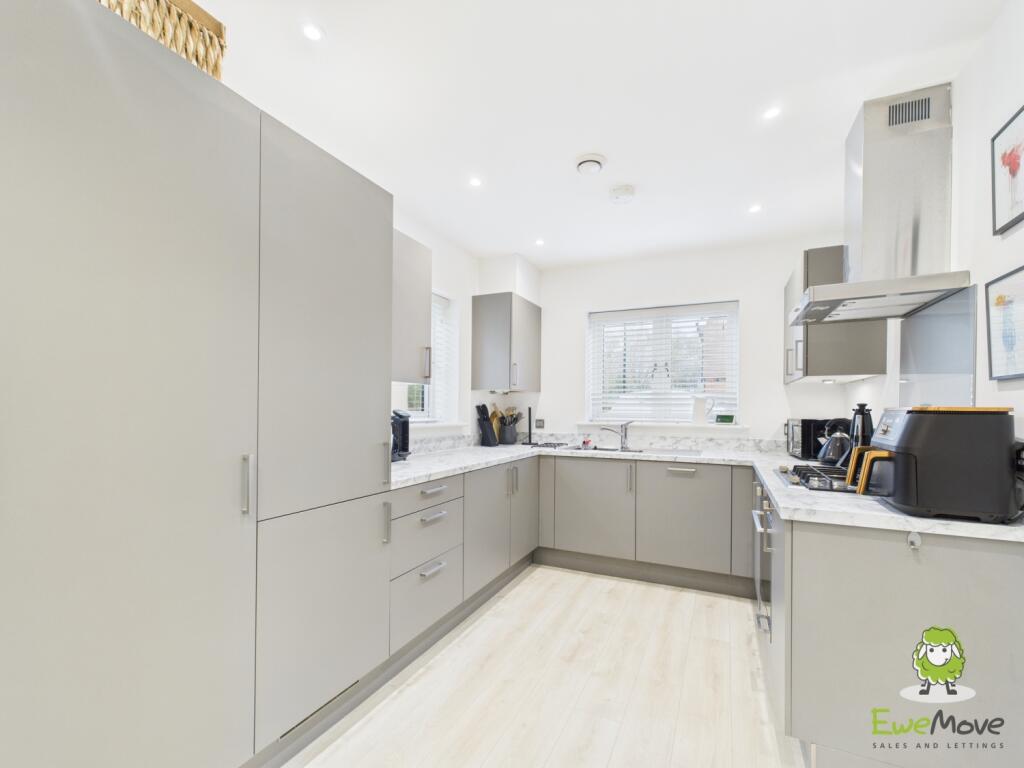 EweMove Estate Agents Basingstoke - Fishbourne Gar