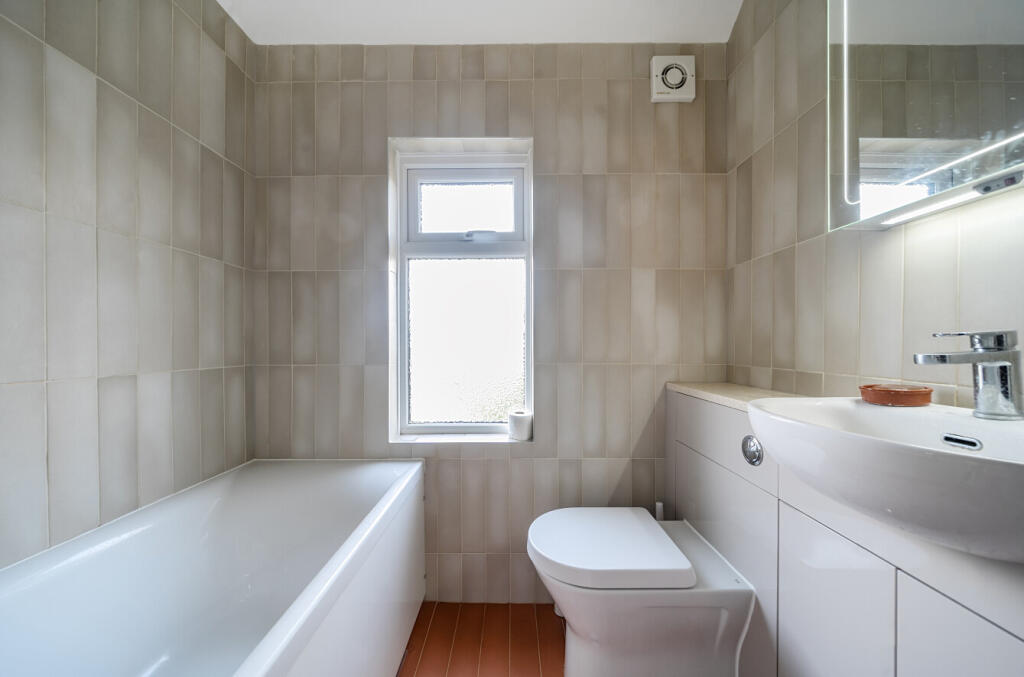 1302511-7-684318c...