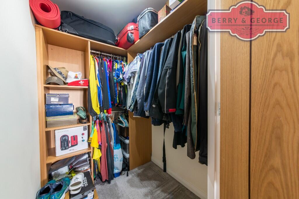 WALK IN WARDROBE