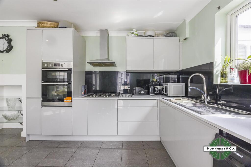 6 Gloucester Road -018.JPG