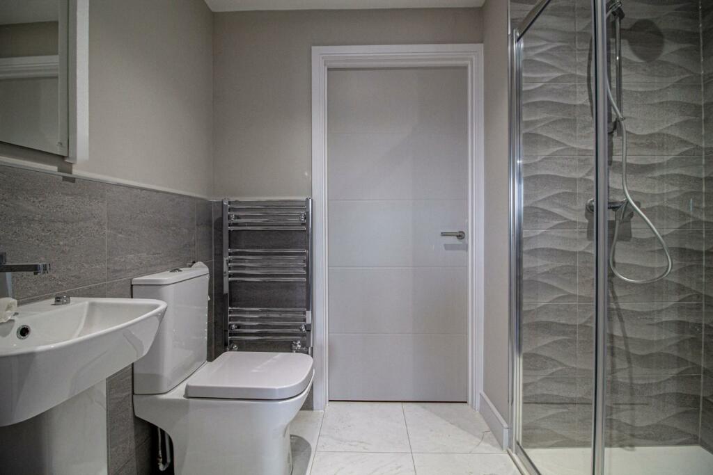 Petticoat Lane, BSE [Shower Room] 01.jpg