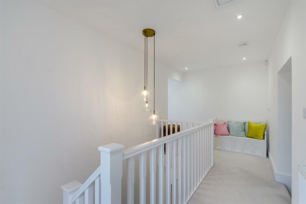 8583926-interior53.jpg