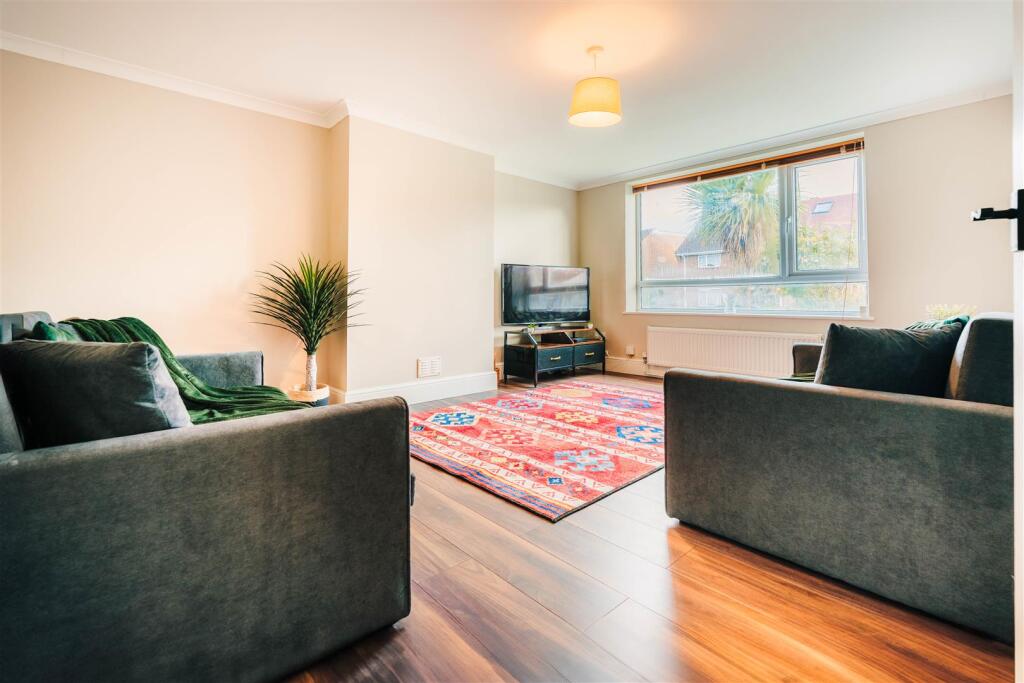 Davidson Frost-Wellings, DFW, Binyon Crescent, Sta