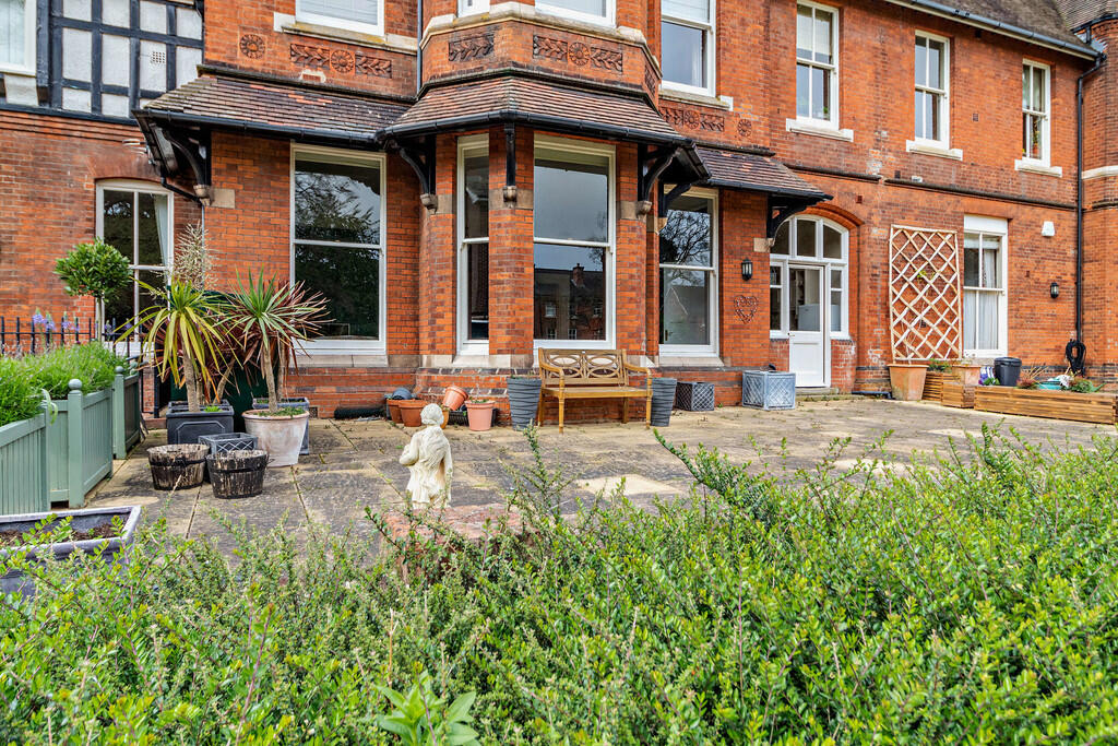 8592620-exterior0...