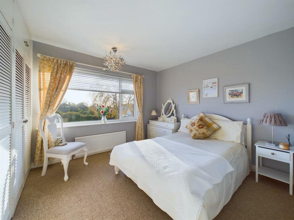 Bedroom: