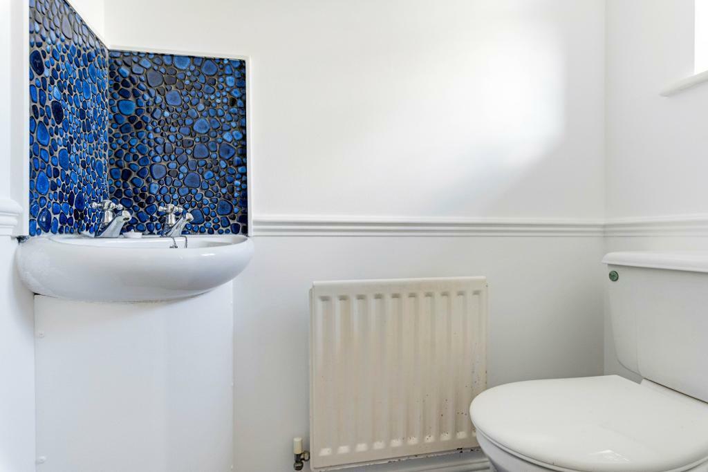 GROUND FLOOR CLOAKROOM