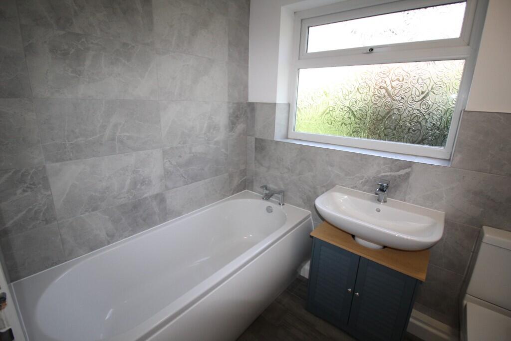 Bathroom (b) 