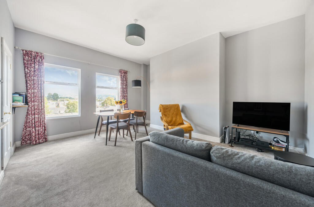 Sitting /Dining Room