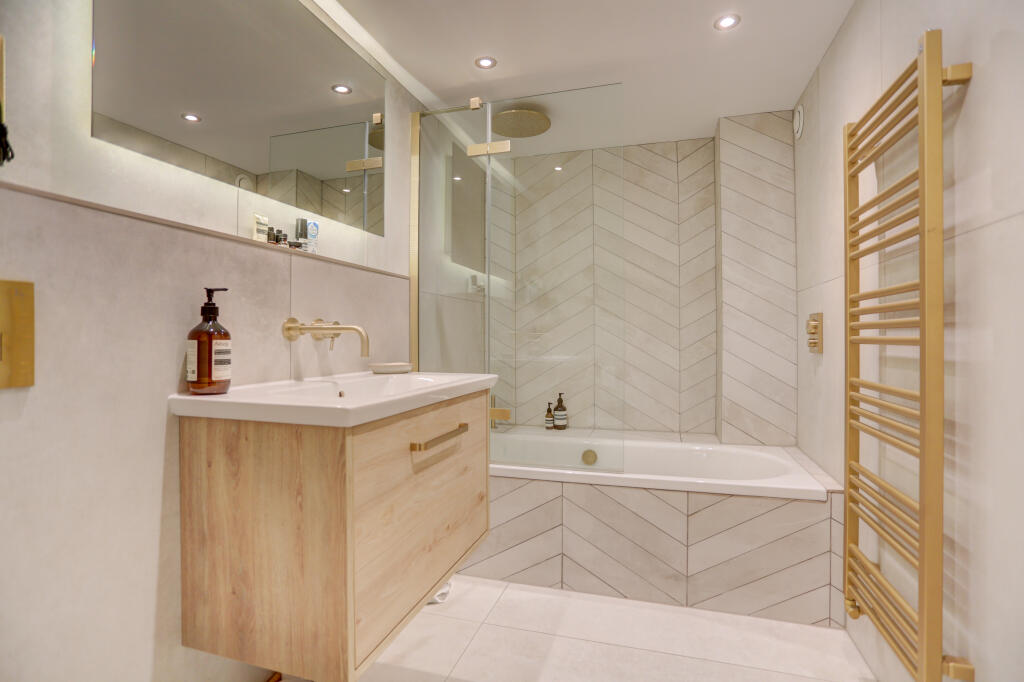 bathroom2