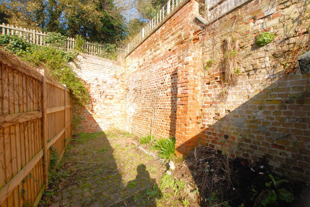 Courtyard garden