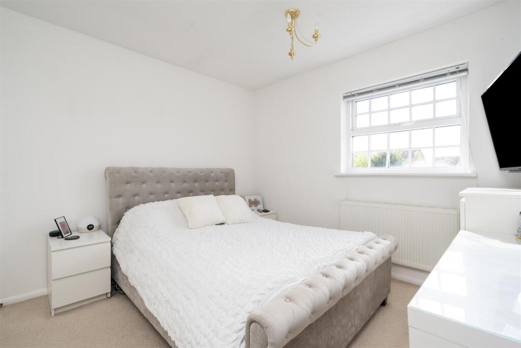 20 Crimscote Close_2.jpg