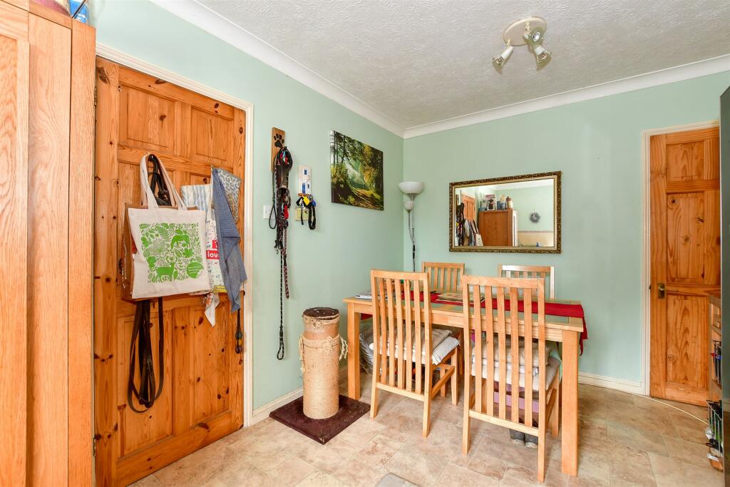 Kitchen/ Dining Room