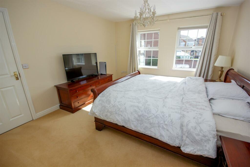 Master bedroom 1.jpg