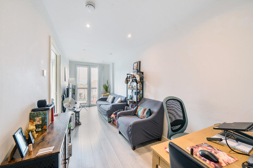 1328736-9-687fa36...