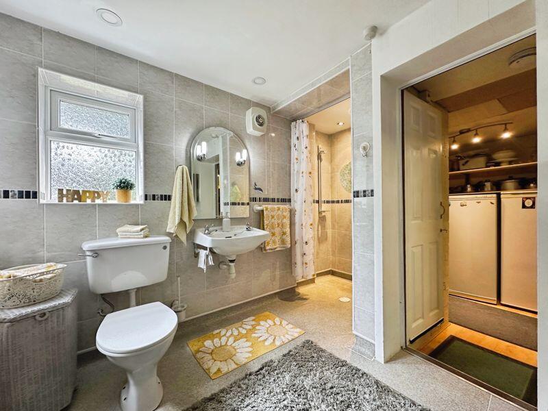 Downstairs Wet Room 