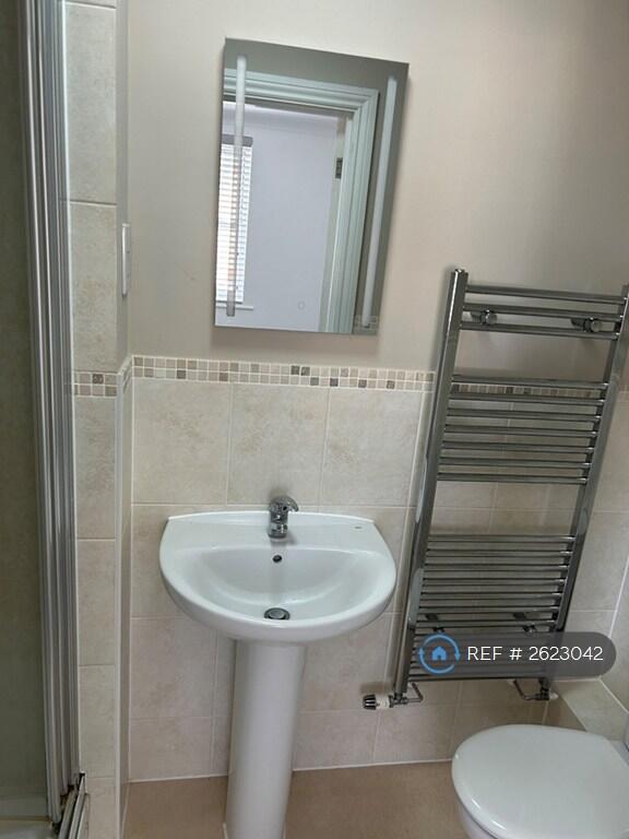 En-Suite To Rear Bedroom