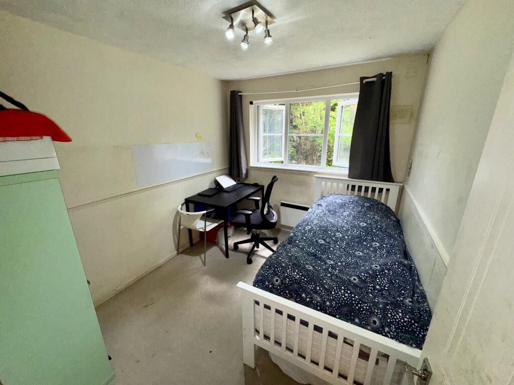 Autumn Drive, Sutton, Surrey, SM2