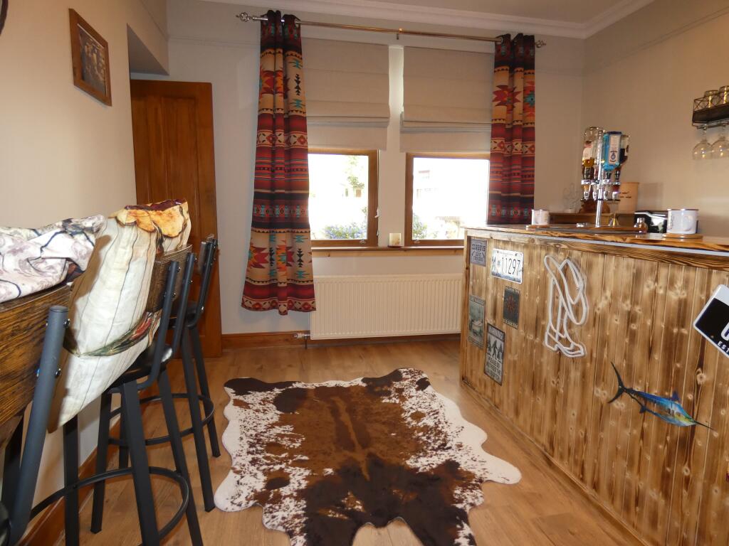 BAR / BEDROOM