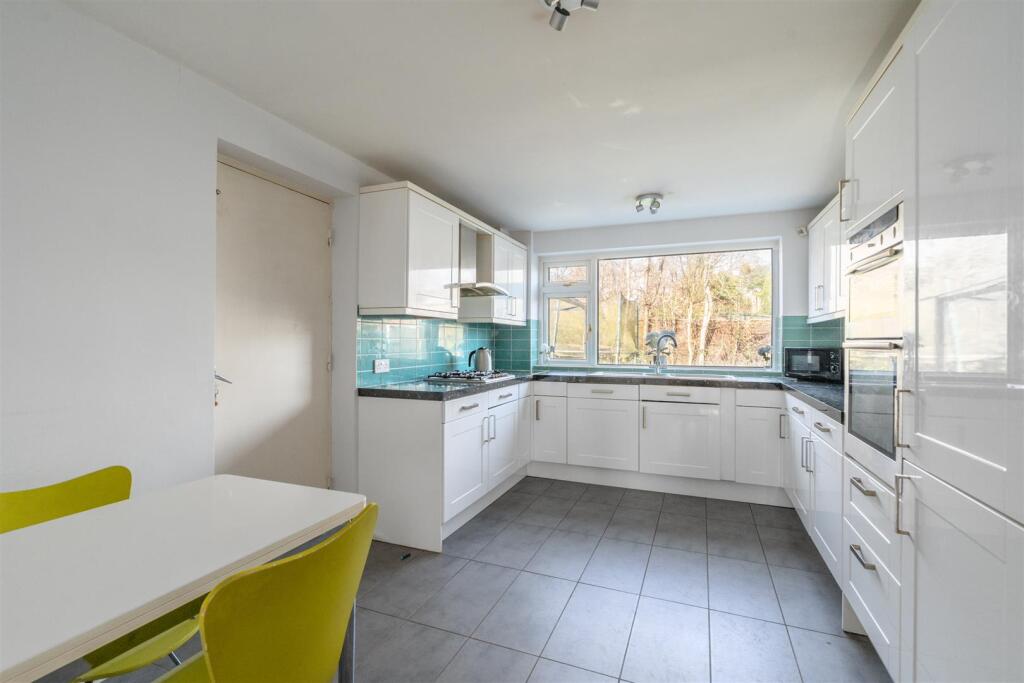 11 Hallcroft Way_4.jpg