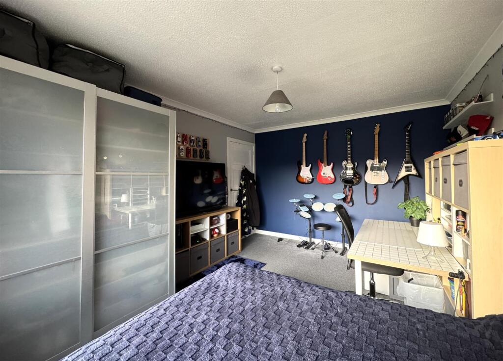 BEDROOM 2.1.JPG