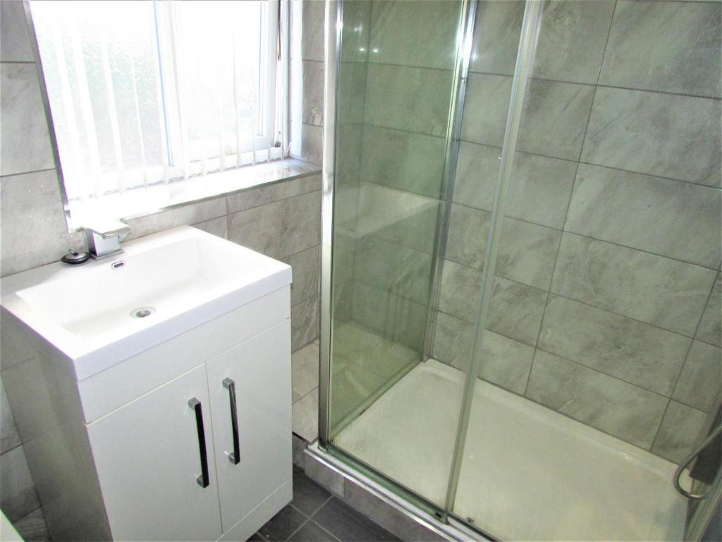 NixonSt27bath1.JPG