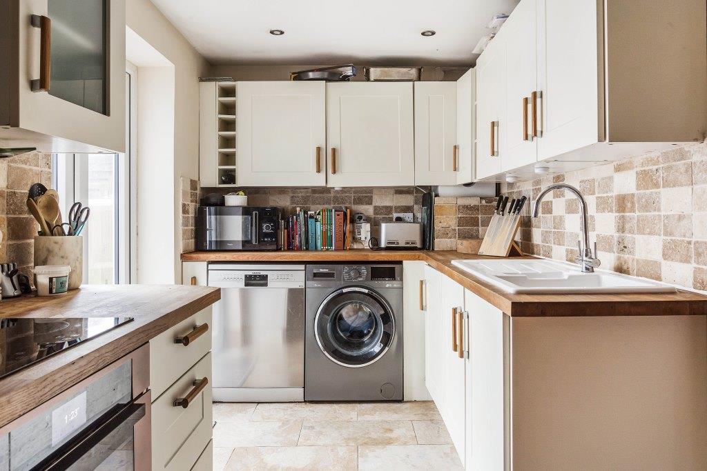 Kitchen 2.jpg
