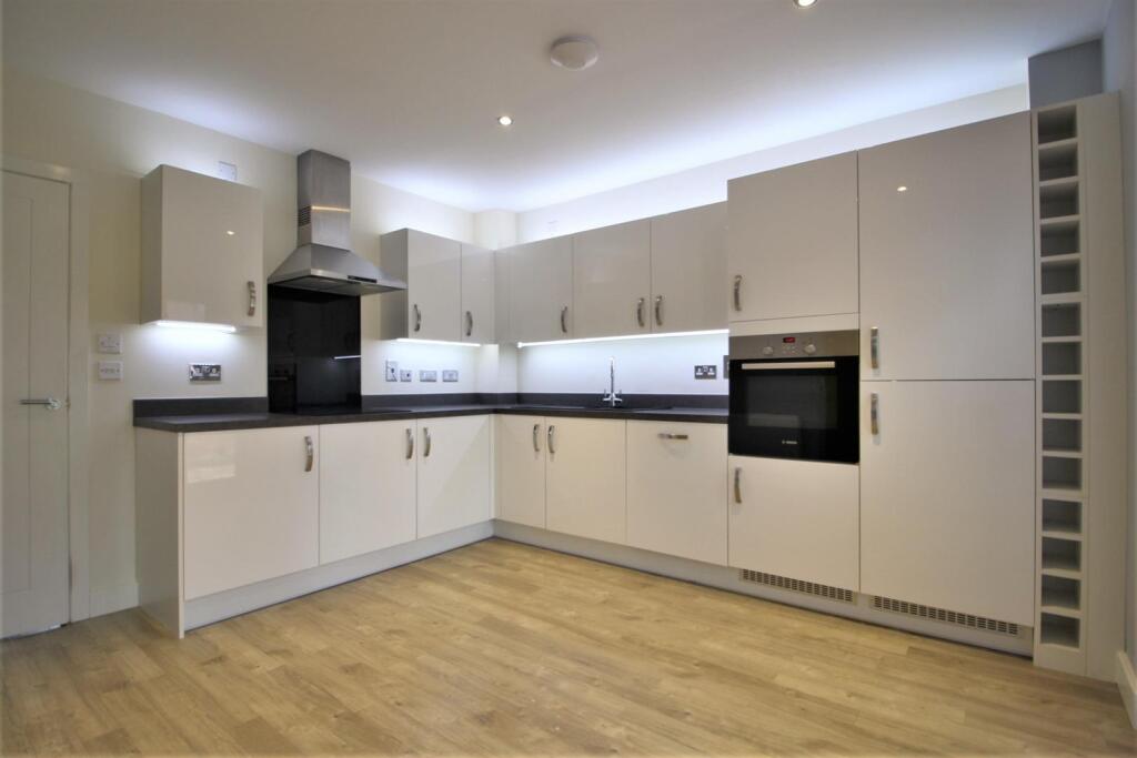 Kitchen 2.JPG