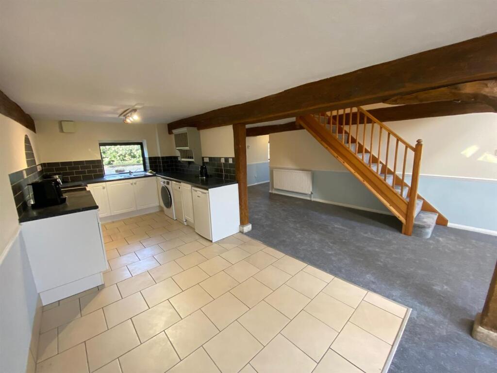 Sitting Room/ Kitchen: