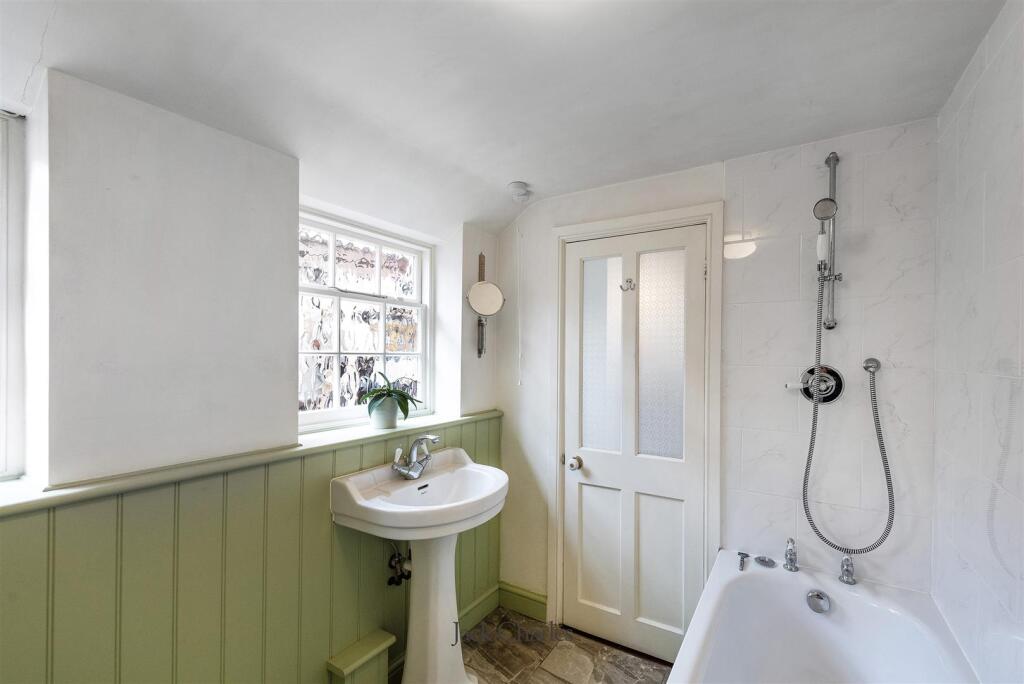 10 Rose St, TN9 2BN 010.jpg