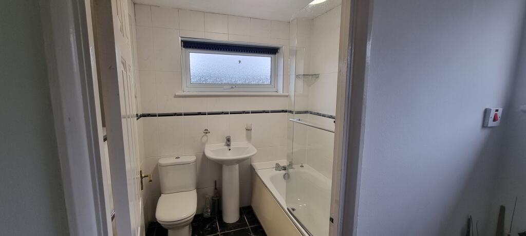 Bathroom suite