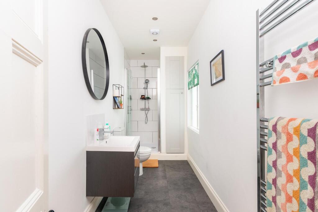 3C1R2S7E - Bathroom C.jpg