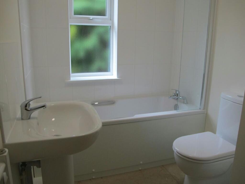 1052424Bathroom