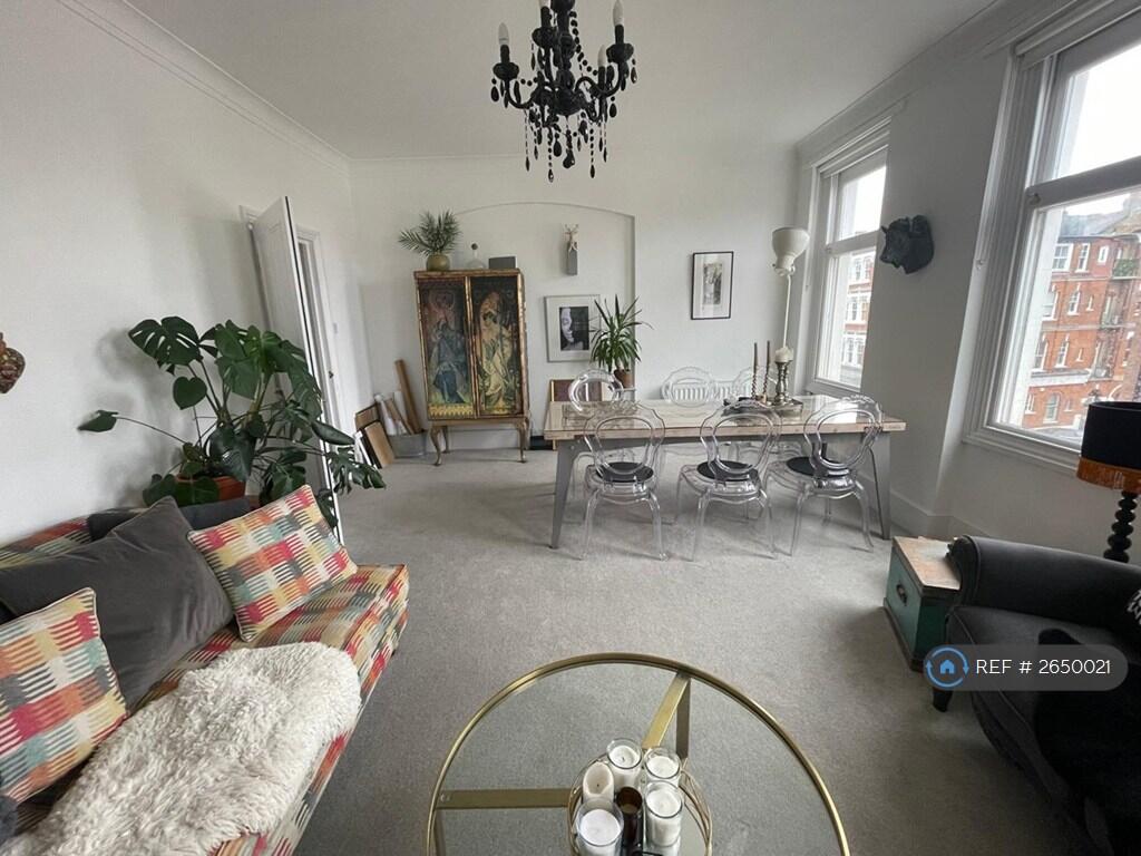Living Room Photo 7