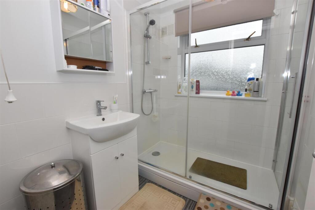 Shower Room.JPG