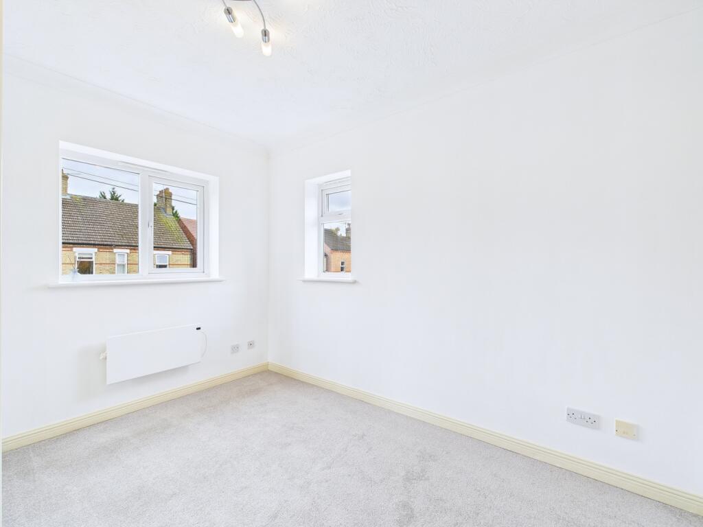 CAM01909G0-PR0413-STILL011