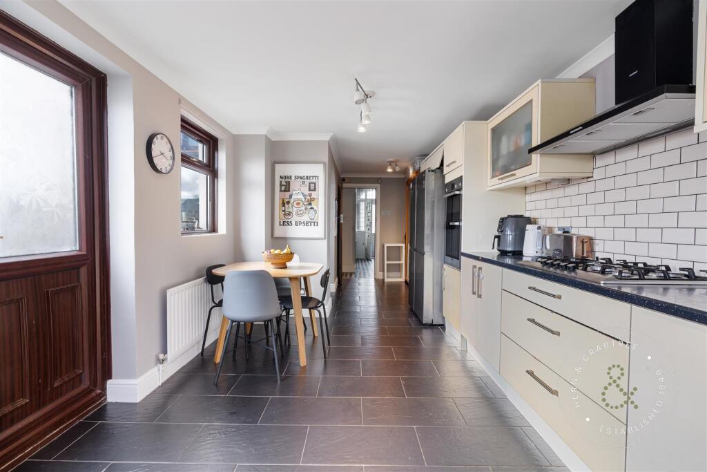 Gelligaer Street, Hern Crabtree (18).jpg