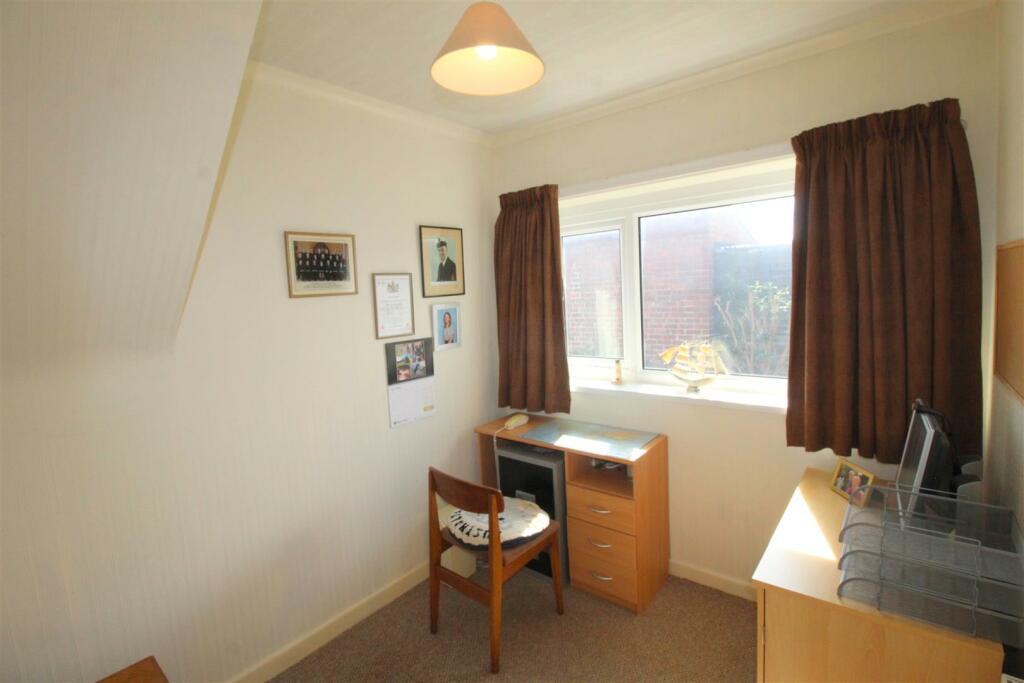 Clive Ave, 31 Bedroom Four.JPG