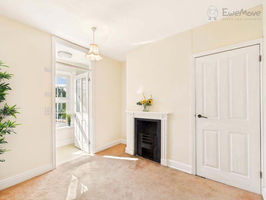 CAM03640G0-PR0066-STILL020