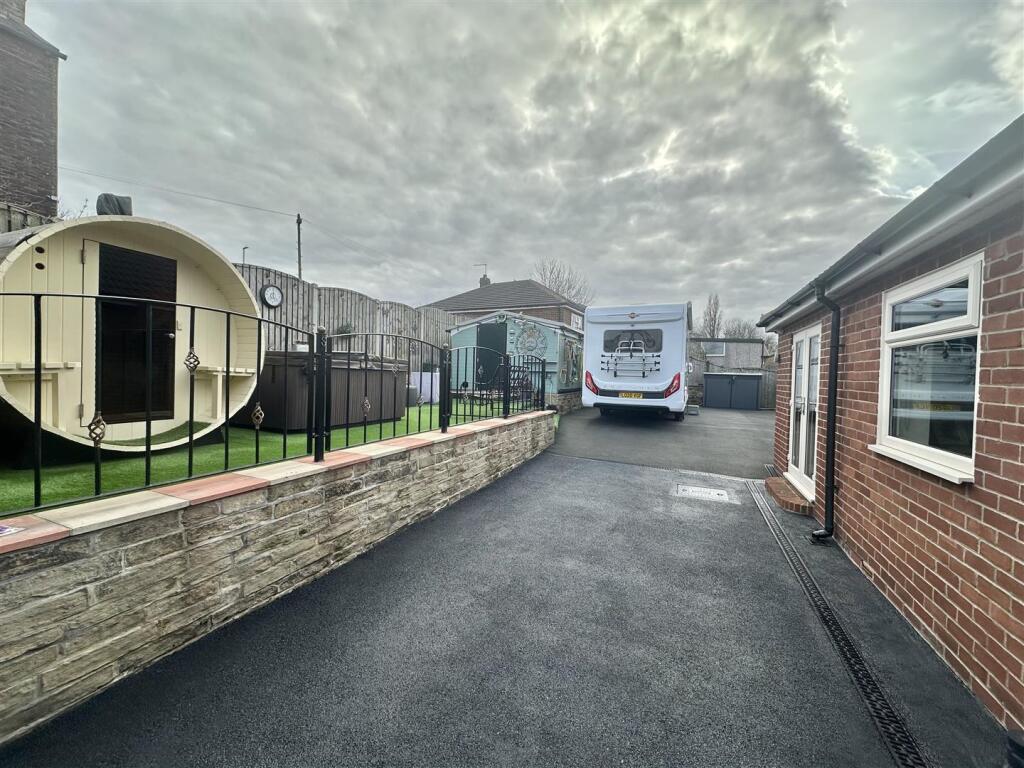 Bramleys Estate Agents - Liversedge Hall Lane - Li