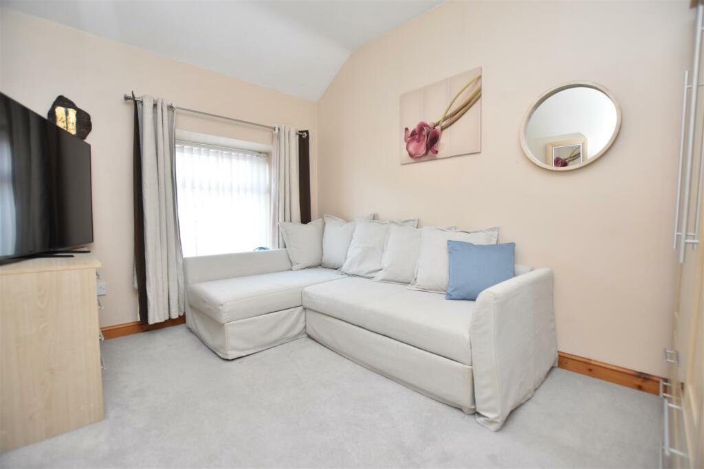 bedroom 3.JPG