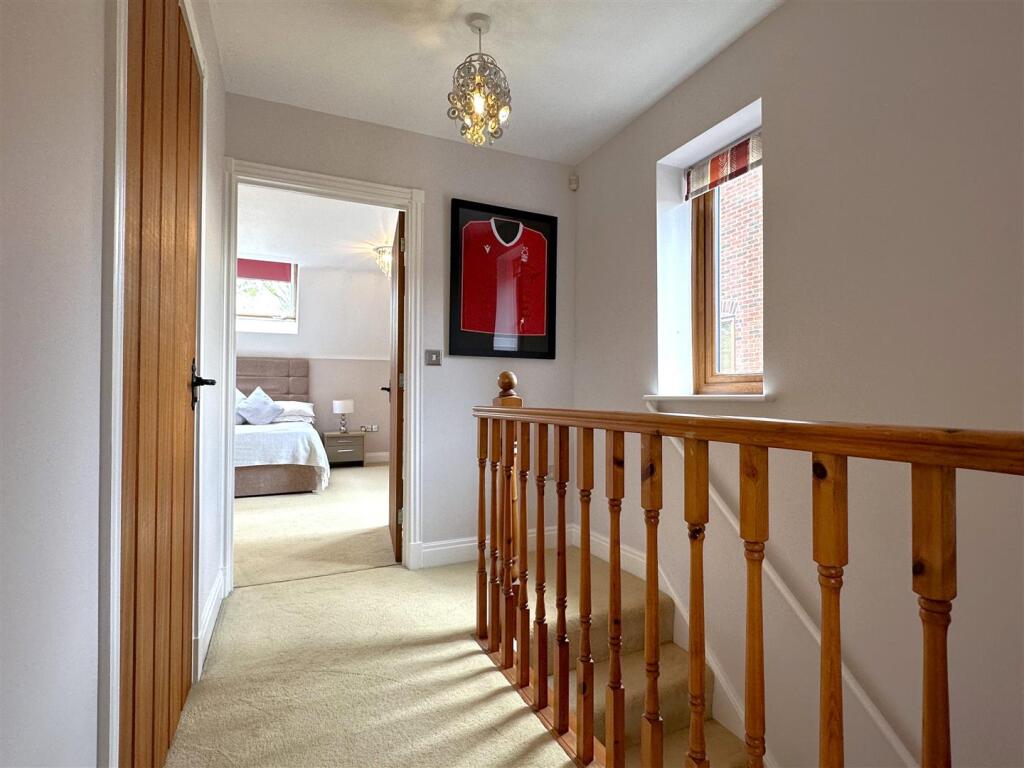 First Floor Landing 376