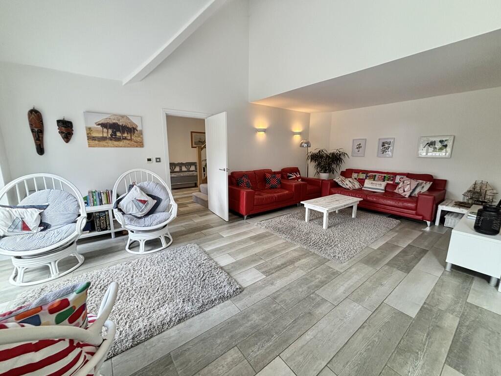 Open Plan Sitting...