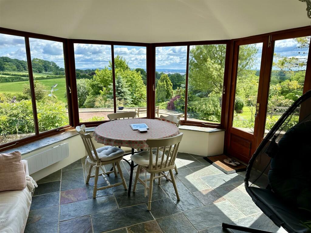 GARDEN ROOM