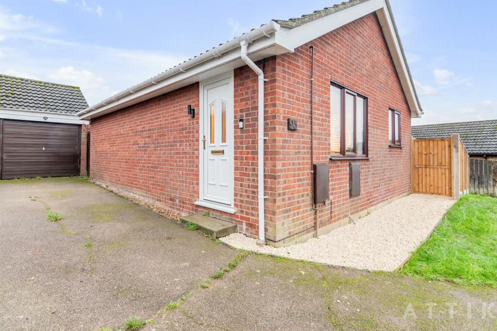 93 Dukes Drive Halesworth IP19 8TJ (3).jpg