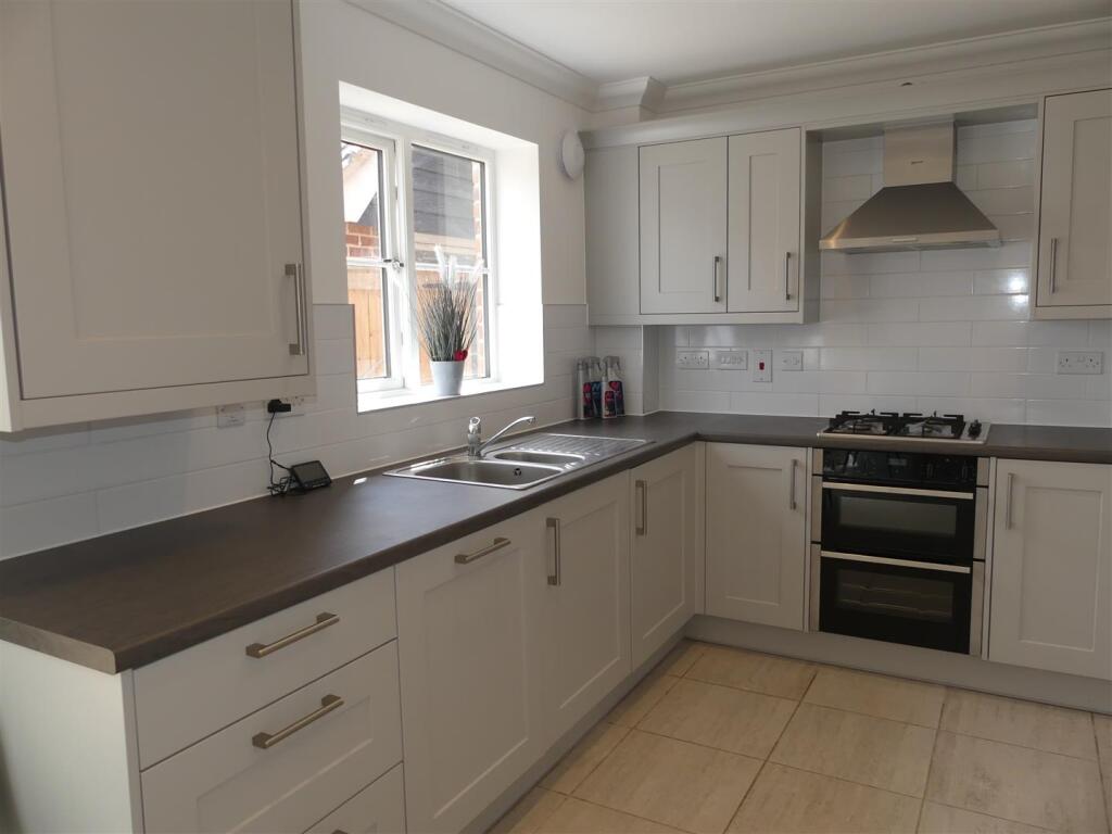 kitchen 2.JPG