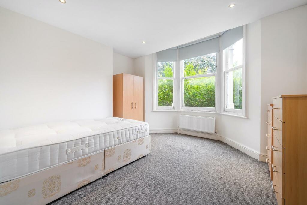 Bedroom 1.jpg